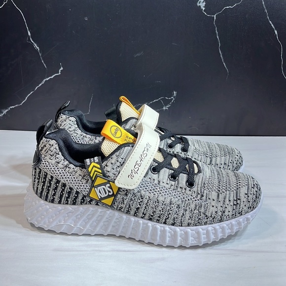 Unbranded Kid’s Sneakers Black/Yellow sz 4 - Picture 4 of 8